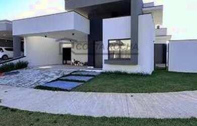 Imagem: A casa em condomínio possui 3 Dormitórios, 2 Banheiros, 4