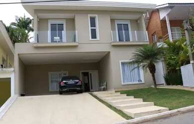 Imagem: A casa em condomínio possui 4 Dormitórios, 4 Banheiros, 2