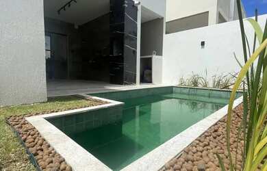 Imagem: A casa em condomínio possui 3 Dormitórios, 1 Banheiro, 2 Vagas