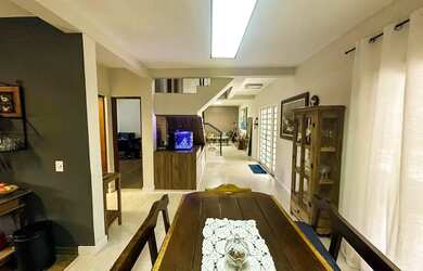 Imagem 10: Casa de condomínio para venda tem 700 metros quadrados com 5 quartos