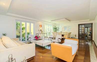 Imagem: A casa possui 3 Dormitórios, 5 Banheiros, 5 Vagas na garagem