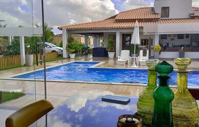 Imagem: A casa à venda possui 3 Dormitórios, 3 Banheiros, 5 Vagas