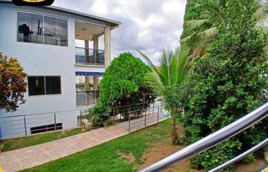 Imagem: A casa possui 5 Dormitórios, 5 Banheiros e 2 Vagas na garagem