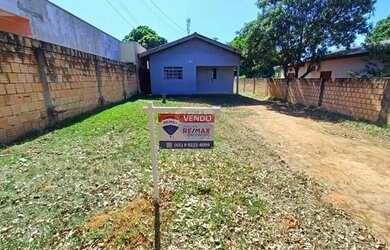 Imagem: A casa possui 2 Dormitórios, 1 Banheiro, 1 Vaga na garagem