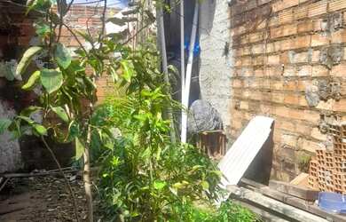 Imagem: A casa possui 2 Dormitórios, 1 Banheiro, 1 Vaga na garagem