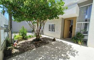 Imagem: A casa possui 3 Dormitórios, 1 Banheiro, 3 Vagas na garagem