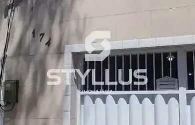 Imagem: A casa possui 2 Dormitórios, 1 Banheiro, 2 Vagas na garagem