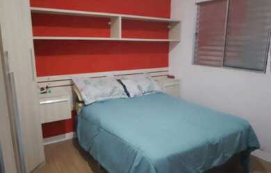 Imagem: A casa possui 2 Dormitórios, 1 Banheiro, 2 Vagas na garagem