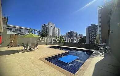 Imagem: A casa possui 5 Dormitórios, 3 Banheiros, 2 Vagas na garagem