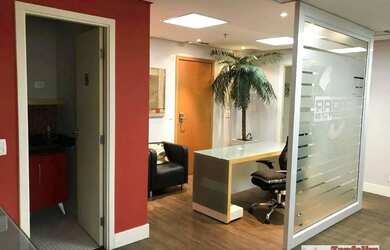 Imagem: O depósito possui 3 Vagas na garagem, 126m² de Área e está