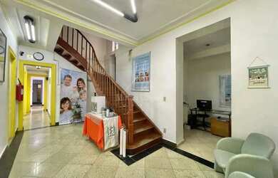 Imagem: O depósito possui 5 Vagas na garagem e 537m² de Área e está