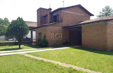 Imagem: A casa possui 2 Dormitórios, 2 Banheiros, 3 Vagas na garagem