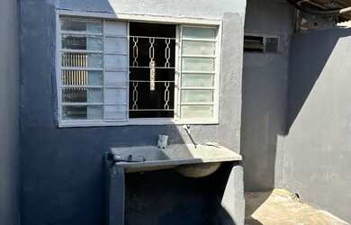 Imagem: A casa possui 1 Dormitório, 1 Banheiro e está localizado