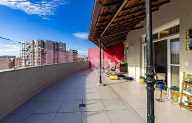 Imagem: O apartamento na cobertura possui 3 Dormitórios, 2 Banheiros