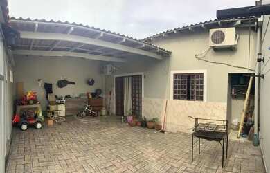 Imagem: A casa em condomínio possui 2 Dormitórios, 1 Banheiro, 2 Vagas