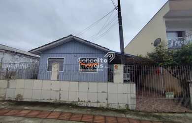 Imagem: A casa possui 4 Dormitórios, 2 Banheiros, 2 Vagas na garagem