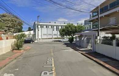 Imagem: A casa possui 5 Dormitórios, 3 Banheiros, 4 Vagas na garagem