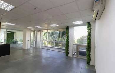 Imagem: O depósito possui 5 Vagas na garagem, 144m² de Área e está