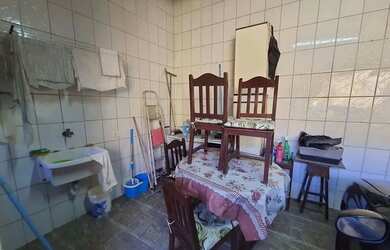 Imagem: A casa possui 2 Dormitórios, 1 Banheiro, 5 Vagas na garagem