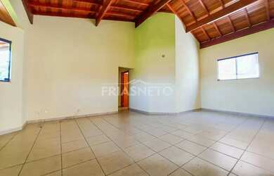 Imagem: A casa em condomínio possui 1 Dormitório, 1 Banheiro e 142m²