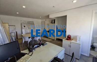 Imagem: O depósito possui 1 Vaga na garagem e 31m² de Área e está