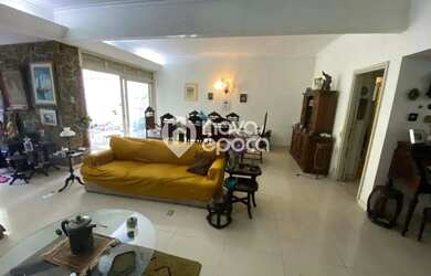 Imagem: O apartamento possui 3 Dormitórios, 3 Banheiros, 160m² de