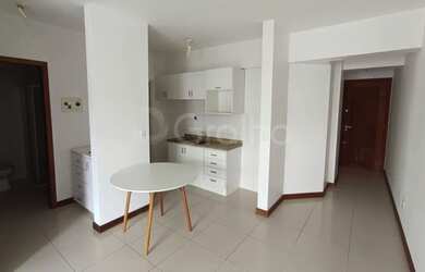 Imagem: O apartamento possui 1 Dormitório, 1 Banheiro, 1 Vaga na garagem