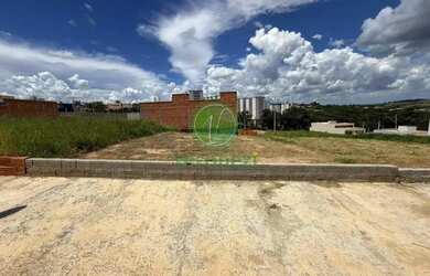 Imagem: O terreno possui 200m² de Área e está localizado em Porto