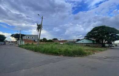 Imagem: O terreno possui 398m² de Área e está localizado em Parque