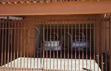 Imagem: A casa possui 3 Dormitórios, 1 Banheiro, 4 Vagas na garagem