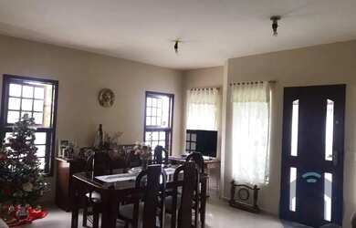 Imagem: A casae possui 4 Dormitórios, 5 Banheiros, 5 Vagas na garagem