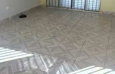 Imagem: A casa possui 4 Dormitórios, 2 Banheiros, 2 Vagas na garagem