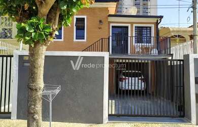 Imagem: A casa possui 2 Dormitórios, 2 Banheiros, 2 Vagas na garagem