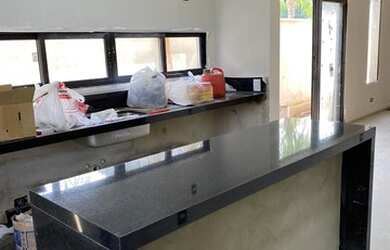 Imagem: A casa em condomínio possui 3 Dormitórios, 5 Banheiros, 4