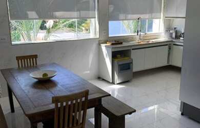 Imagem 13: Casa de condomínio para venda possui 377 metros quadrados com 4 quartos