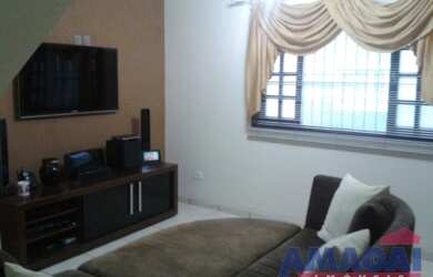 Imagem: A casa possui 3 Dormitórios, 1 Banheiro, 1 Vaga na garagem