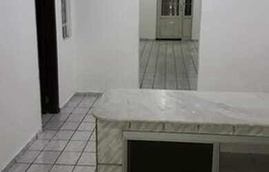 Imagem: A casa possui 3 Dormitórios, 2 Banheiros, 1 Vaga na garagem