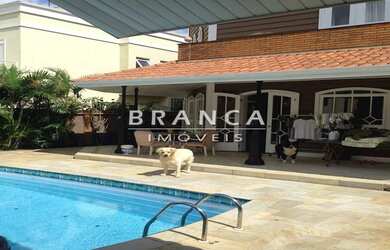 Imagem: A casa possui 4 Dormitórios, 4 Banheiros, 2 Vagas na garagem