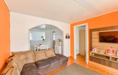 Imagem: A casa possui 4 Dormitórios, 2 Banheiros, 137m² de Área e