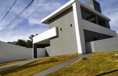 Imagem: A casa em condomínio possui 4 Dormitórios, 5 Banheiros, 2