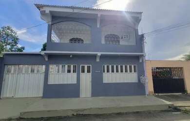 Imagem: A casa possui 5 Dormitórios, 2 Banheiros, 2 Vagas na garagem