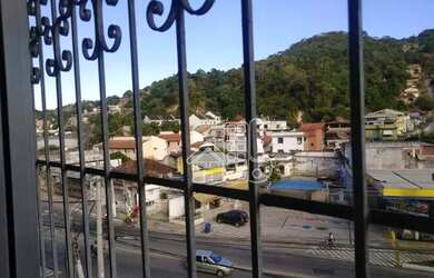 Imagem: A casa possui 5 Dormitórios, 4 Banheiros, 1 Vaga na garagem