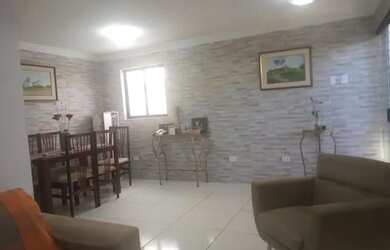 Imagem: A casa possui 3 Dormitórios, 3 Banheiros, 2 Vagas na garagem