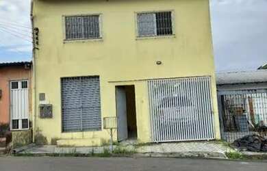 Imagem: A casa possui 1 Dormitório, 2 Banheiros e 3 Vagas na garagem