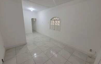 Imagem: A casa possui 3 Dormitórios, 2 Banheiros, 3 Vagas na garagem