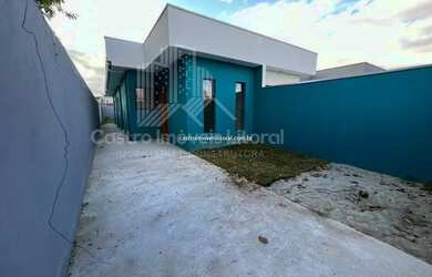 Imagem: A casa possui 2 Dormitórios, 1 Banheiro, 2 Vagas na garagem