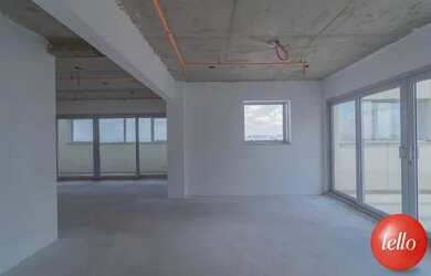 Imagem: O depósito possui 5 Vagas na garagem e 240m² de Área e está