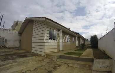 Imagem: A casa possui 3 Dormitórios, 1 Banheiro, 1 Vaga na garagem