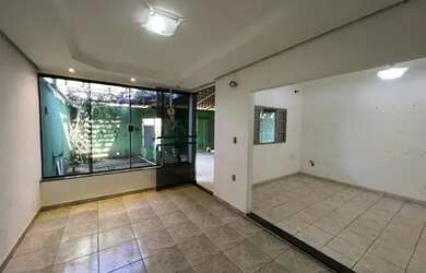 Imagem: A casa possui 2 Dormitórios, 2 Banheiros, 3 Vagas na garagem