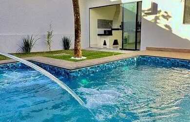 Imagem: A casa possui 3 Dormitórios, 4 Banheiros, 2 Vagas na garagem